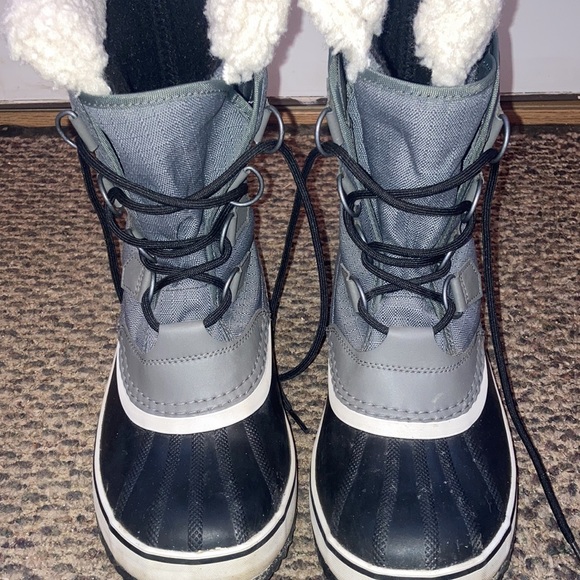 Sorel Winter Carnival Boots in Quarry/Black, Size 9.5 - Picture 3 of 6